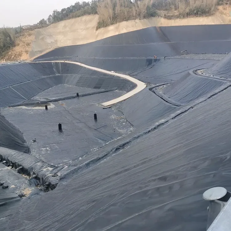 Hur kan en avfallsdamm med geomembran liner förbättra minläckagekontroll och miljöskydd